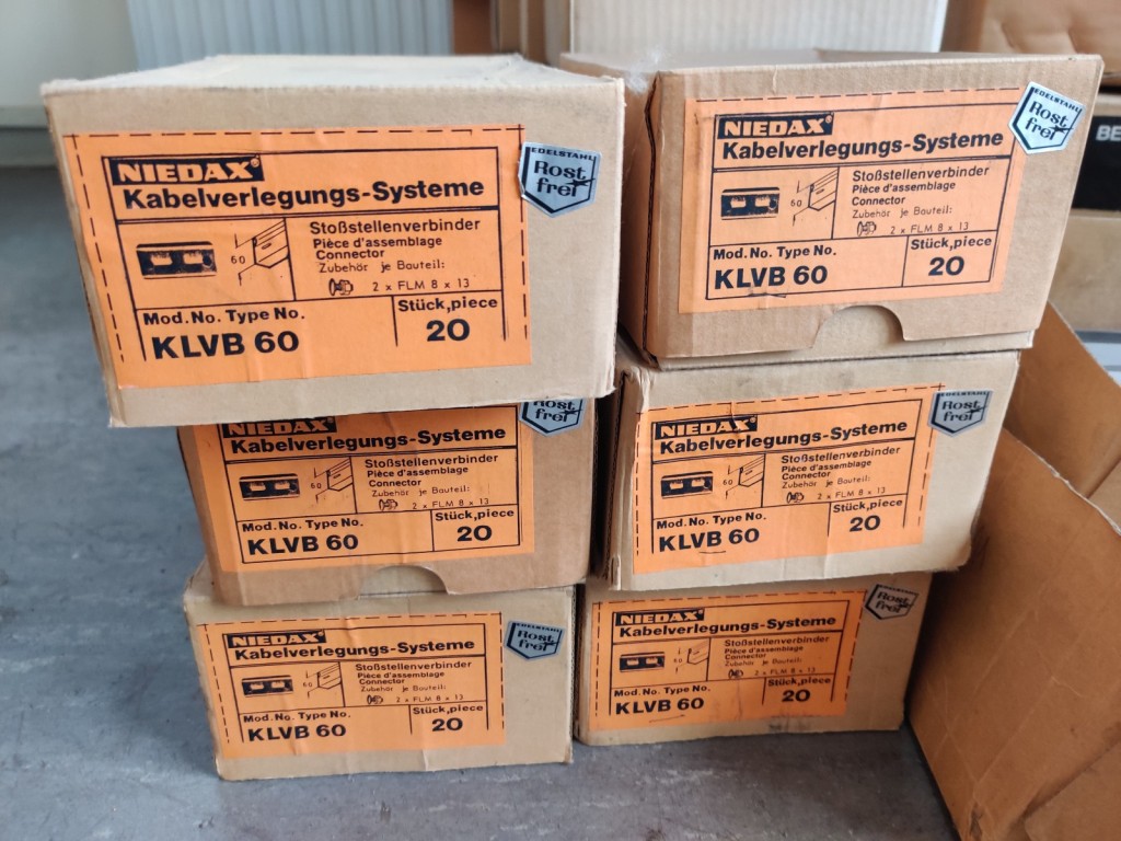 Diversos veículos municipais, veículos-oficina e automóveis-40