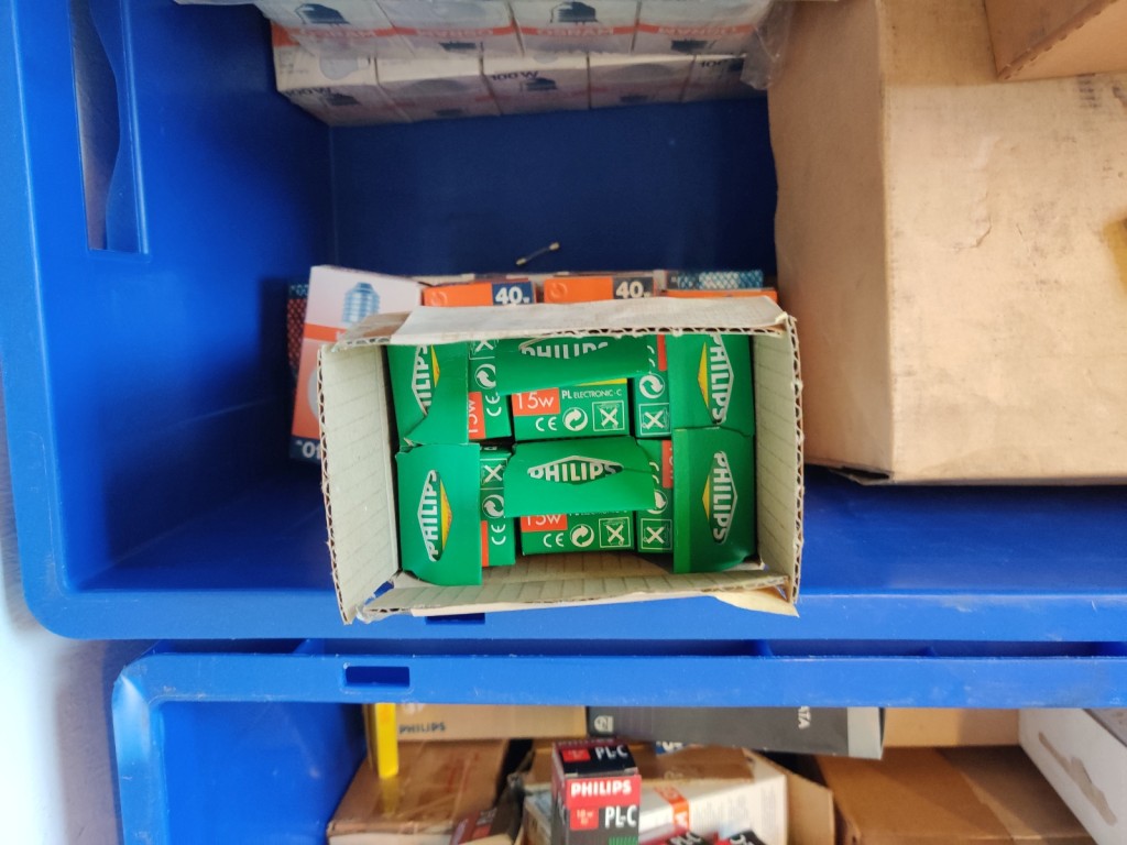 Diversos veículos municipais, veículos-oficina e automóveis-45