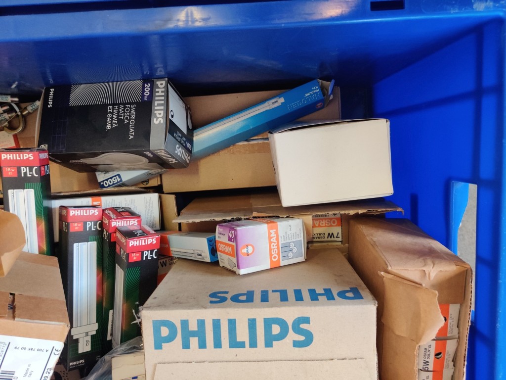 Diversos veículos municipais, veículos-oficina e automóveis-46