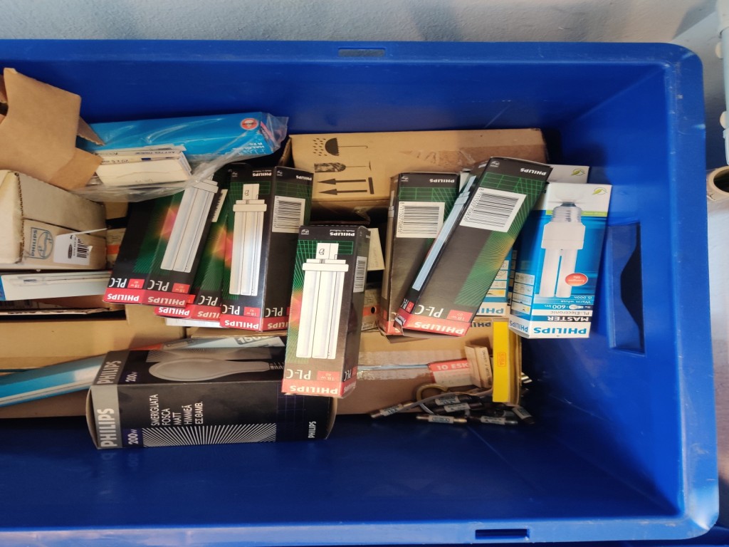 Diversos veículos municipais, veículos-oficina e automóveis-48