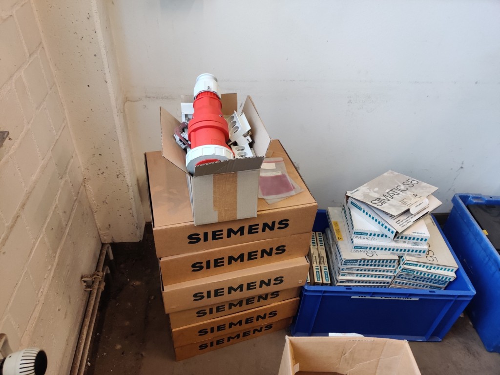 Diversos veículos municipais, veículos-oficina e automóveis-53