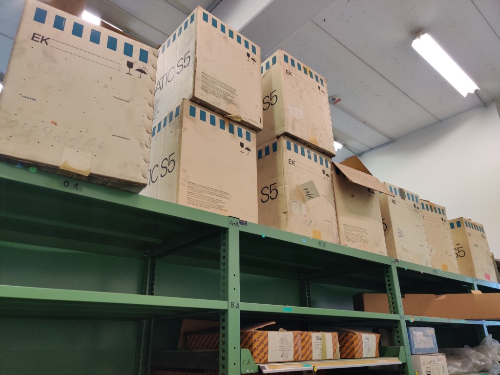 Diversos veículos municipais, veículos-oficina e automóveis-1