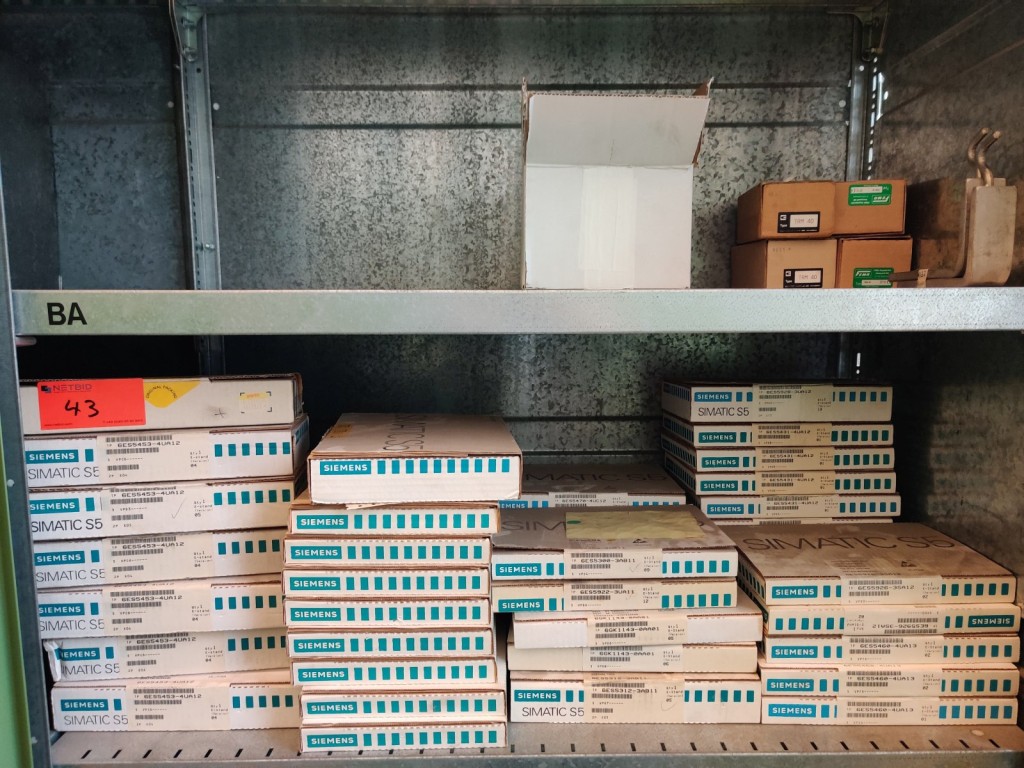 Diversos veículos municipais, veículos-oficina e automóveis-58