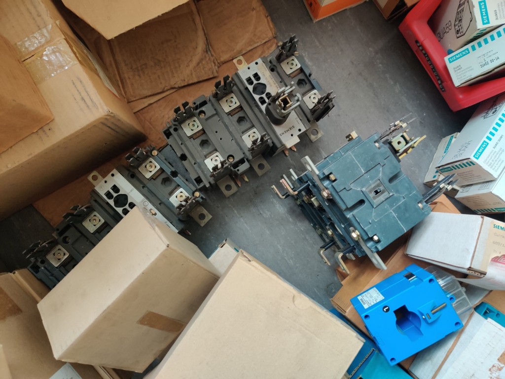 Diversos veículos municipais, veículos-oficina e automóveis-66