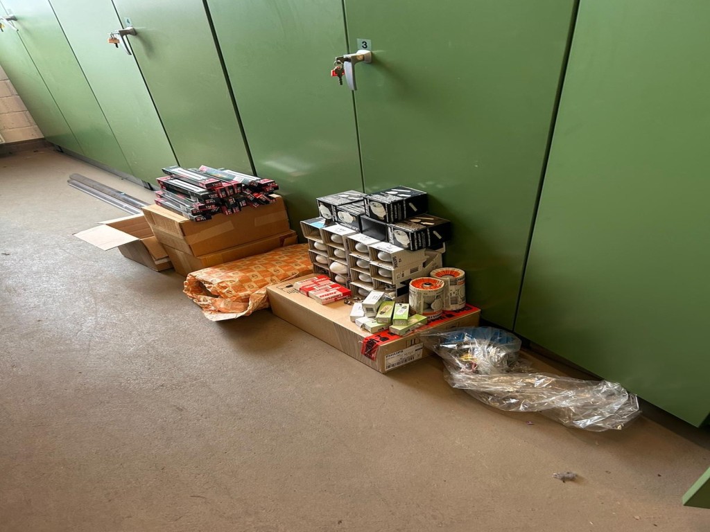 Diversos veículos municipais, veículos-oficina e automóveis-67