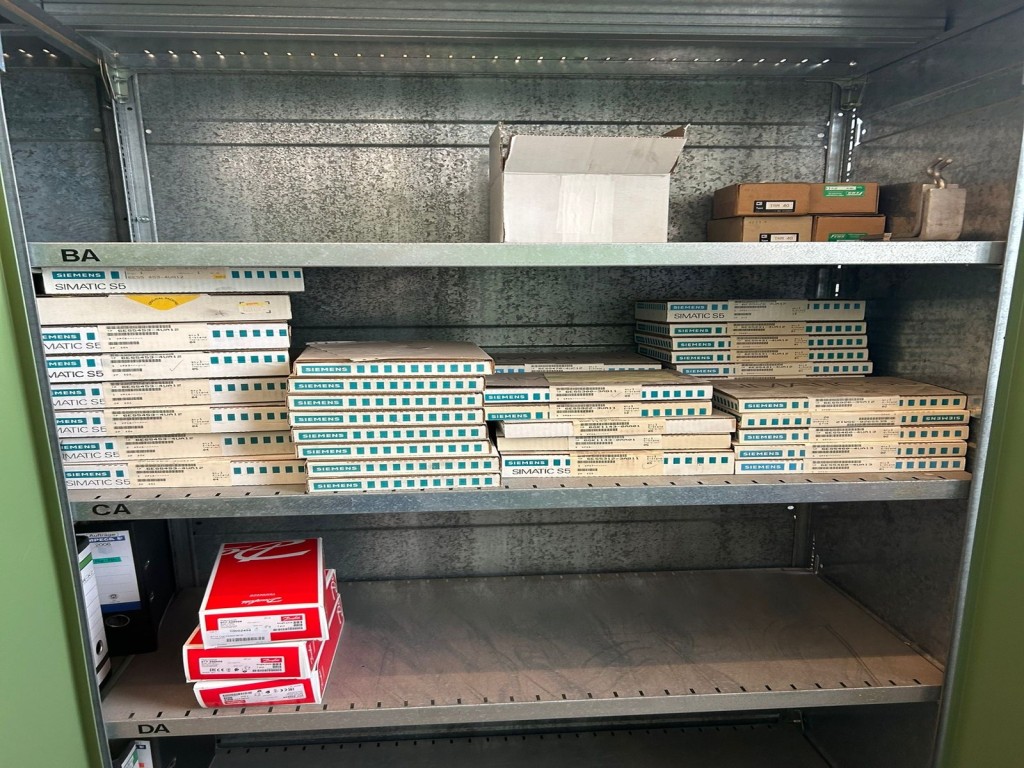 Diversos veículos municipais, veículos-oficina e automóveis-73