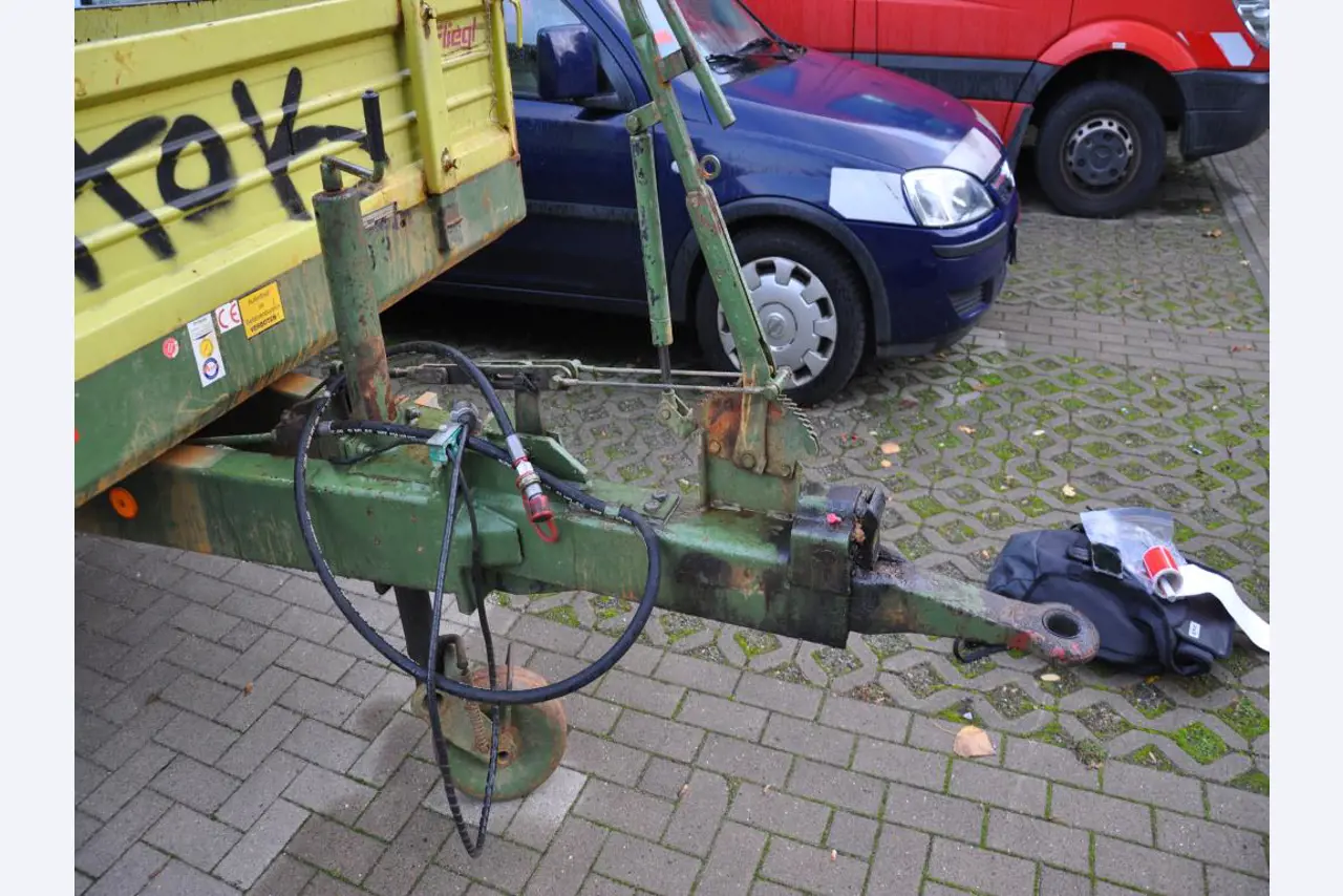 2 no longer used suction and flushing vehicles-9