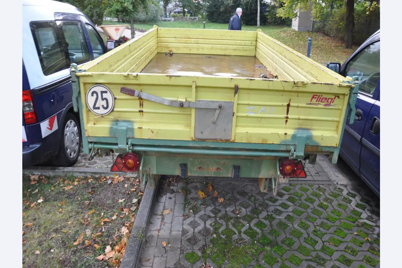 2 no longer used suction and flushing vehicles-6