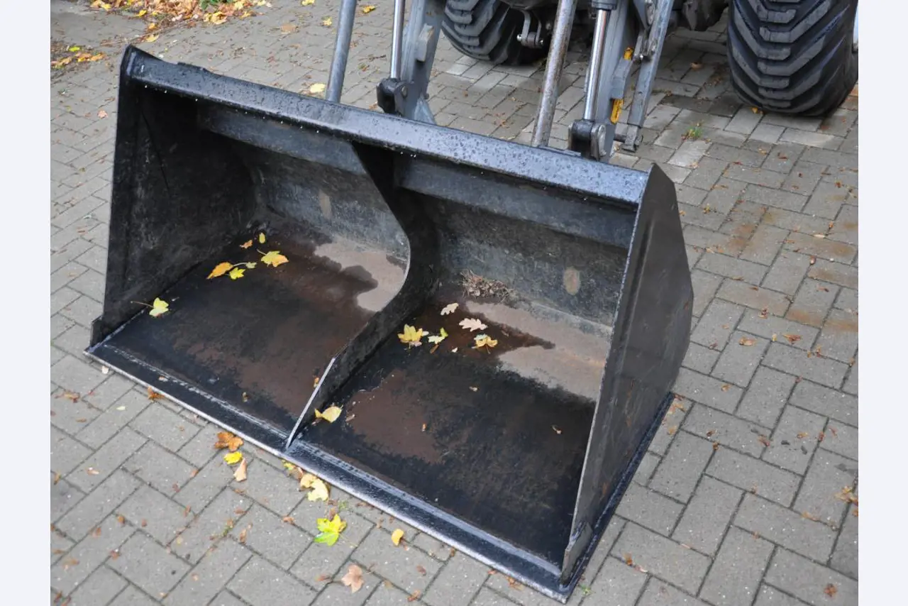 2 no longer used suction and flushing vehicles-21