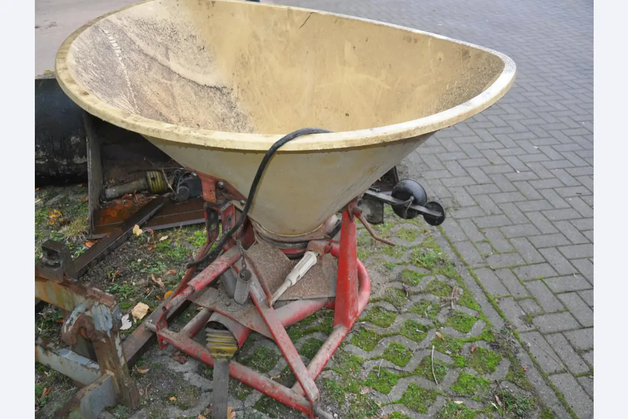 2 no longer used suction and flushing vehicles-27