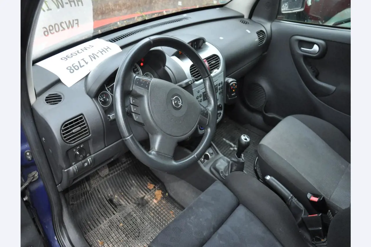 Diversos veículos municipais, veículos-oficina e automóveis-7