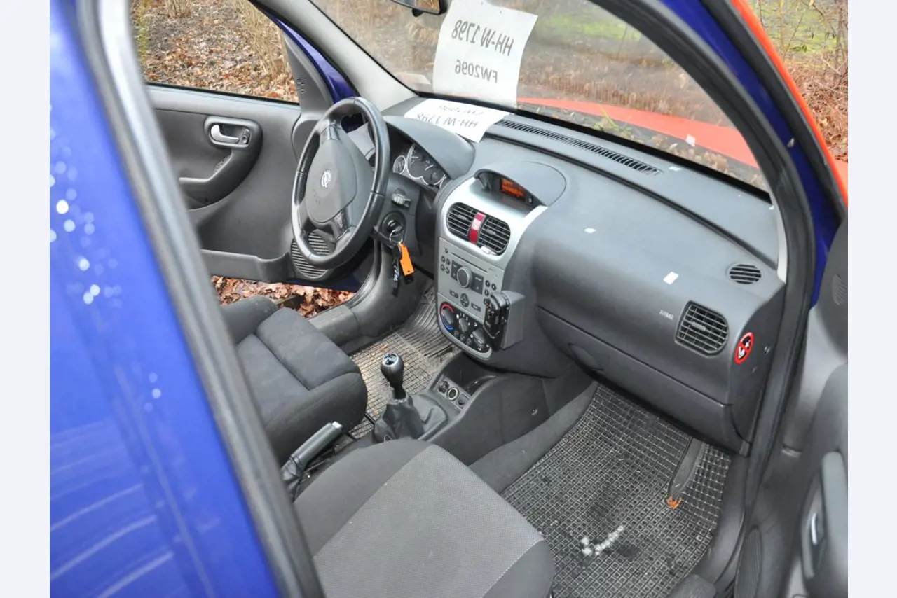 Diversos veículos municipais, veículos-oficina e automóveis-8