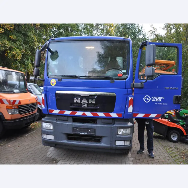 2 no longer used suction and flushing vehicles-12