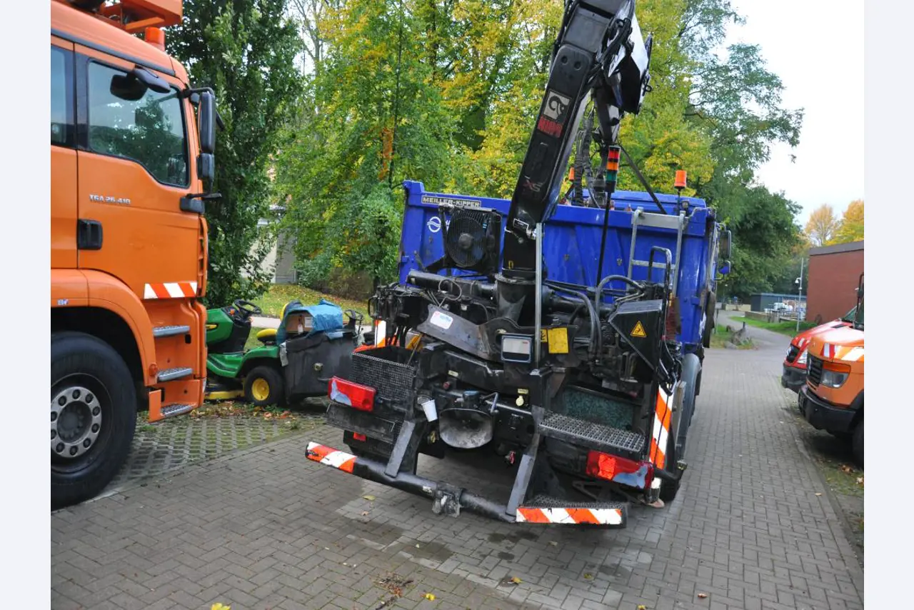 2 no longer used suction and flushing vehicles-15