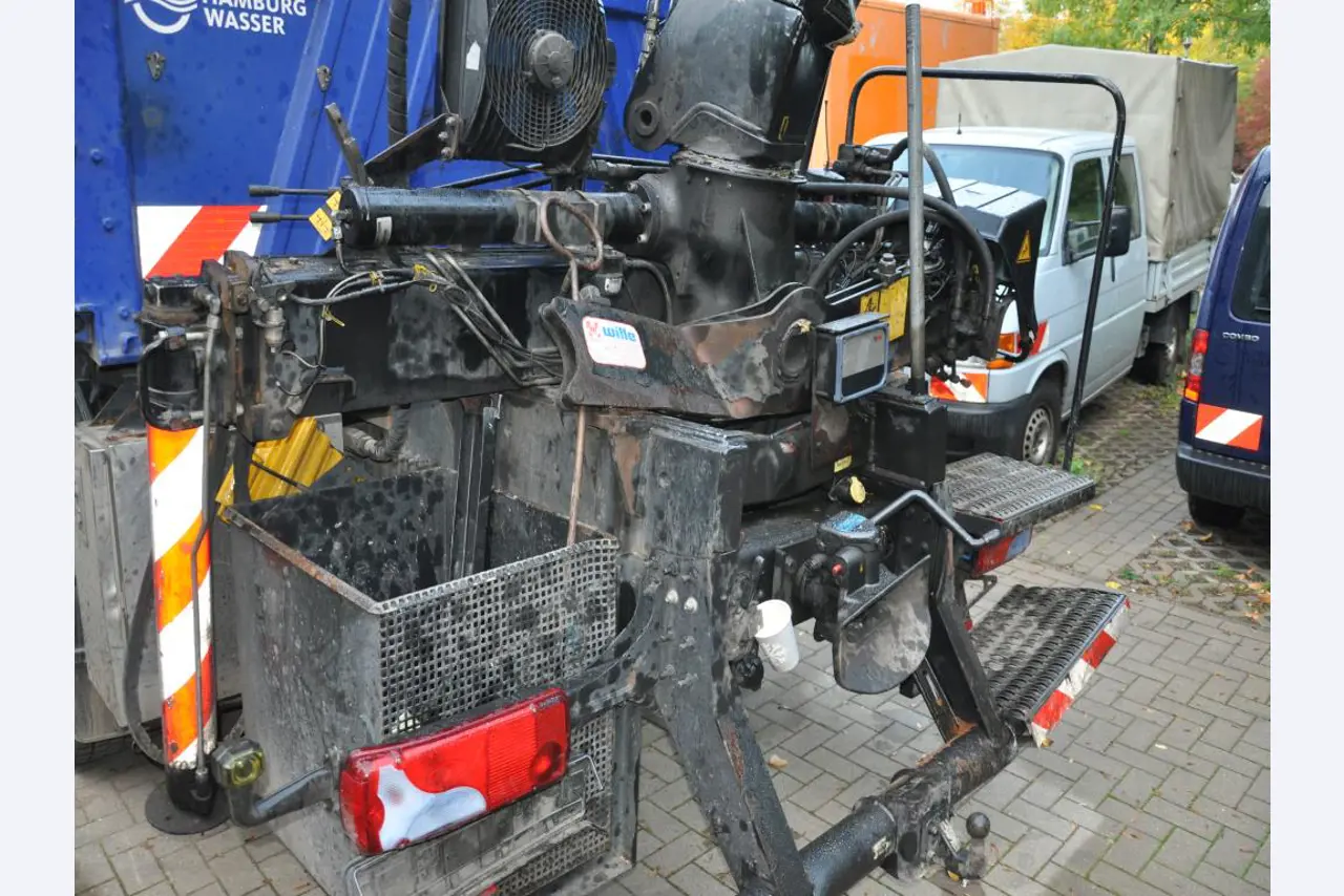 2 no longer used suction and flushing vehicles-19