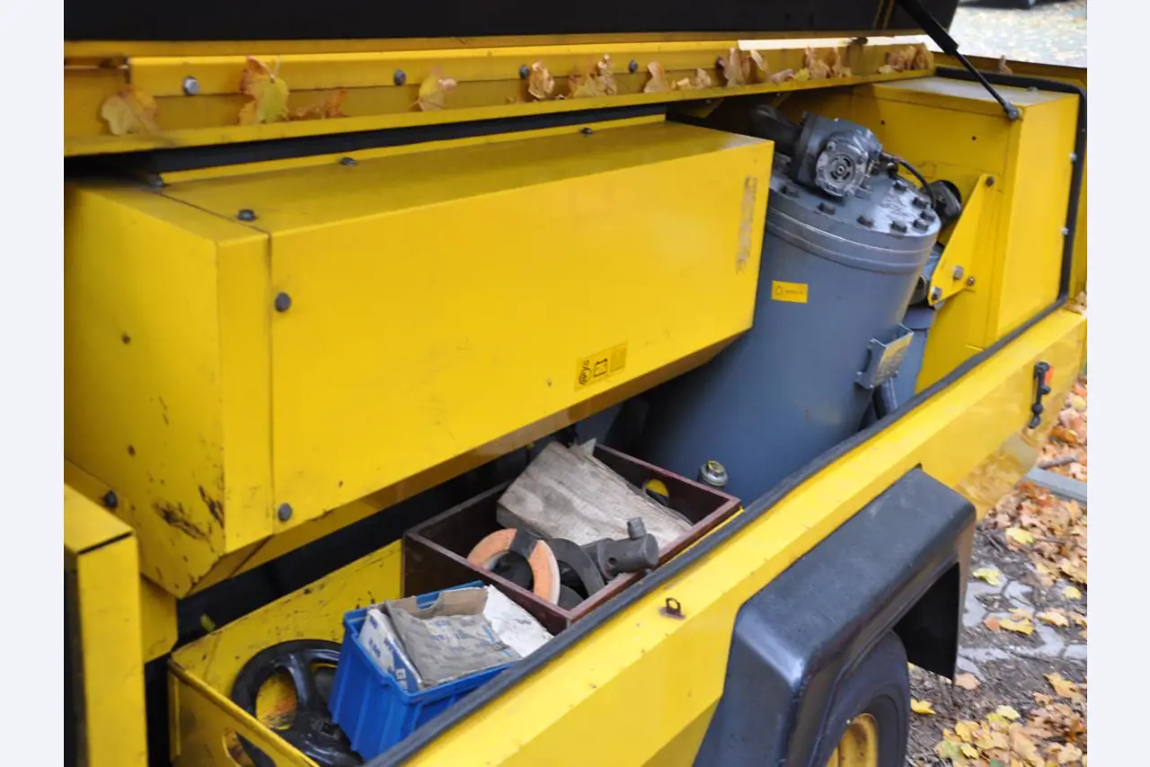 well-mainted vehicle/equipment-11