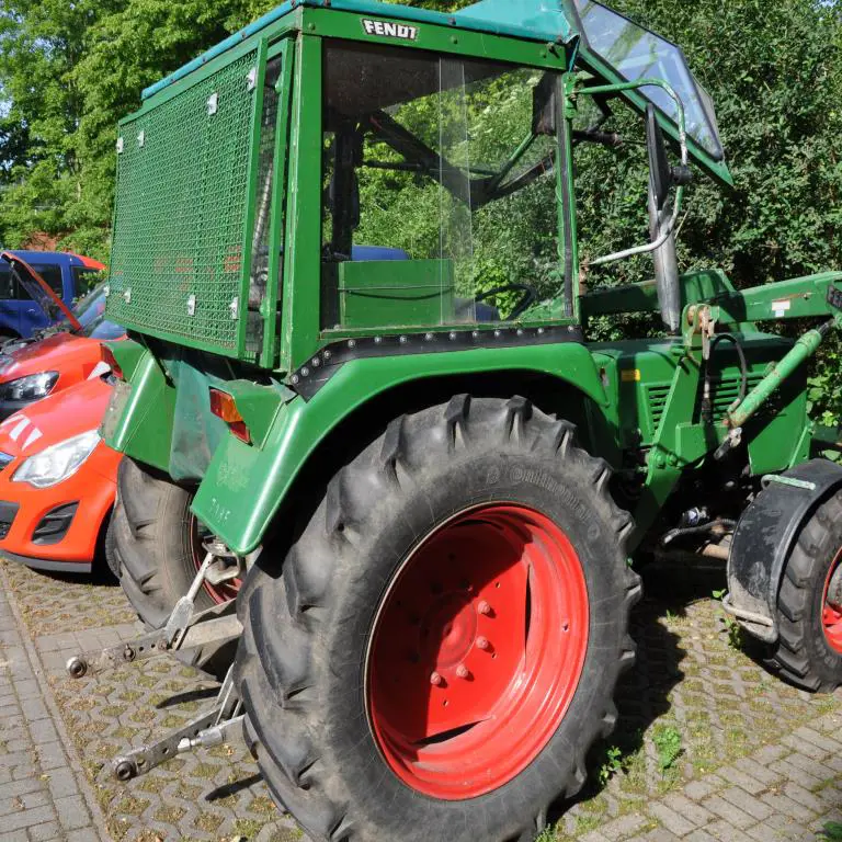 Farm tractor 4 x 4 (ex HH-ZV 463 - FW7985) Fendt FWA 138 S