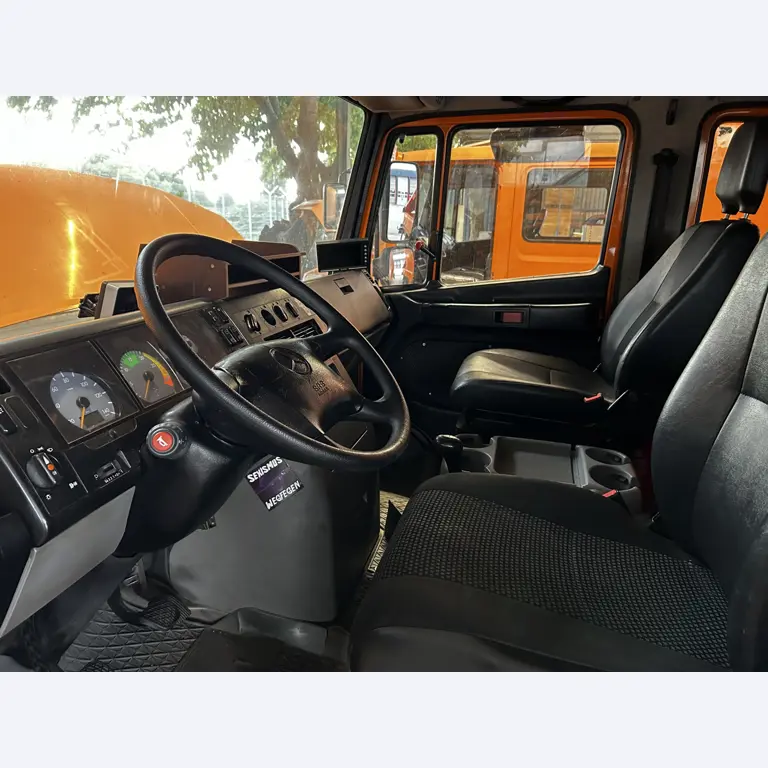 Well-maintained vehicles from governmental fleets-14