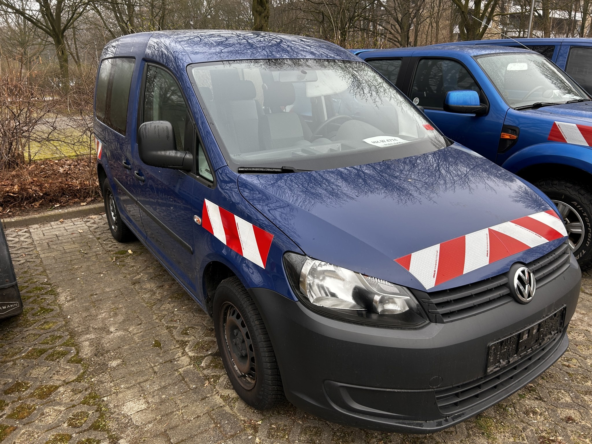 Gepflegte Kommunal-, Nutz- und weitere Behördenfahrzeuge-4