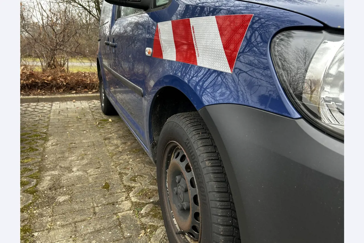 Różne pojazdy komunalne, pojazdy warsztatowe, samochody i sprzęt-4