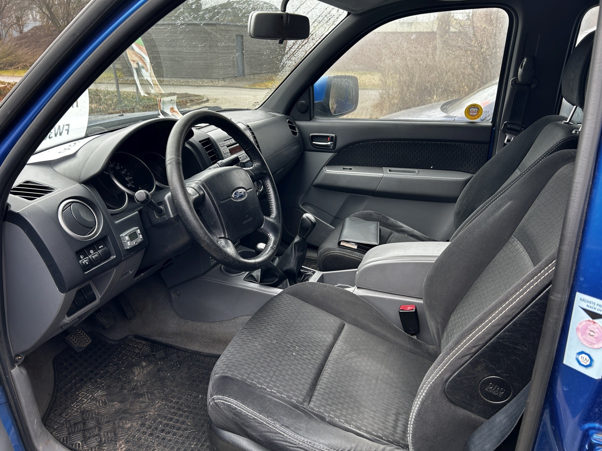 Dobrze utrzymane pojazdy komunalne, komunalne i innych władz publicznych-12