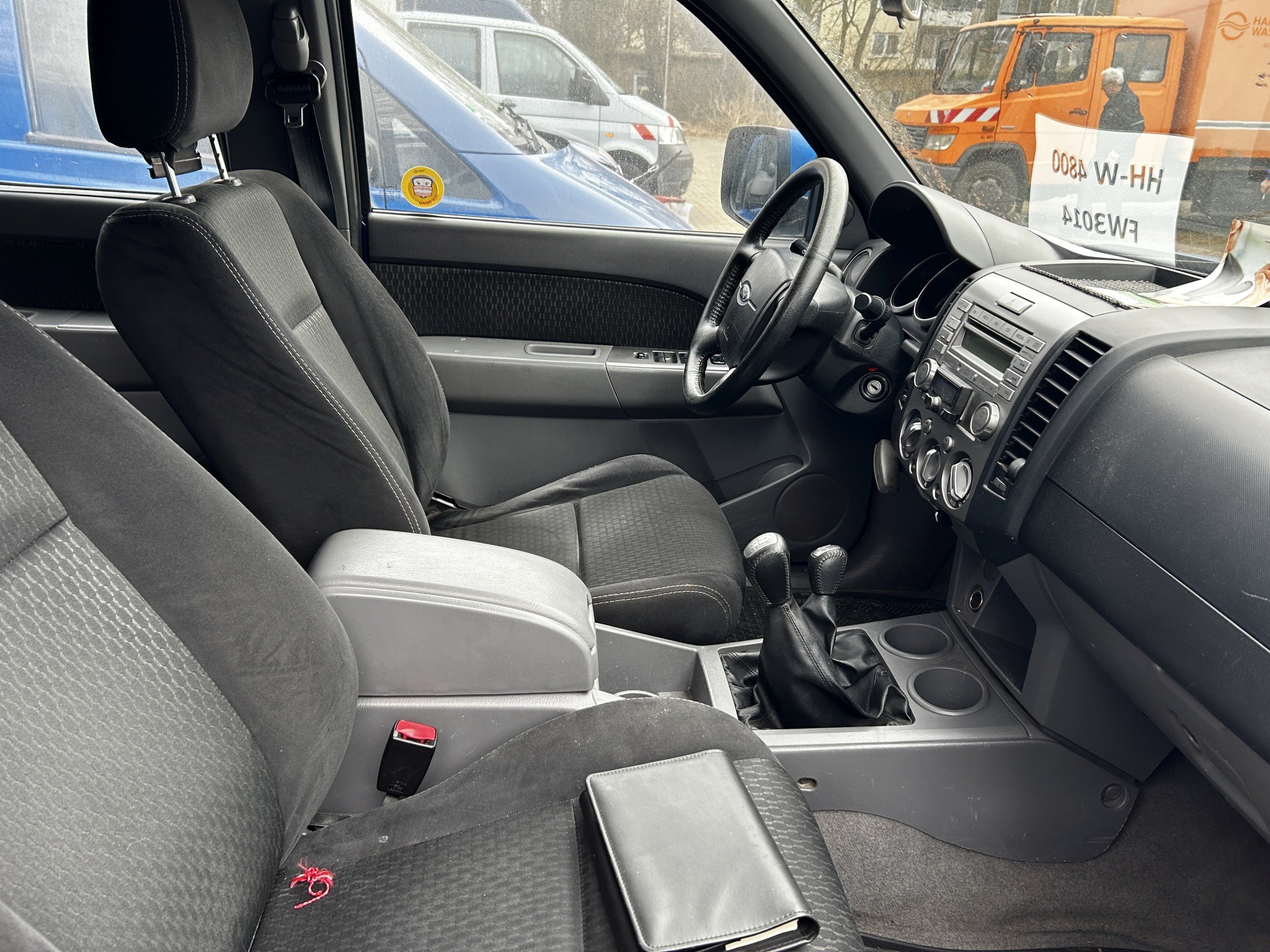 Dobrze utrzymane pojazdy komunalne, komunalne i innych władz publicznych-16