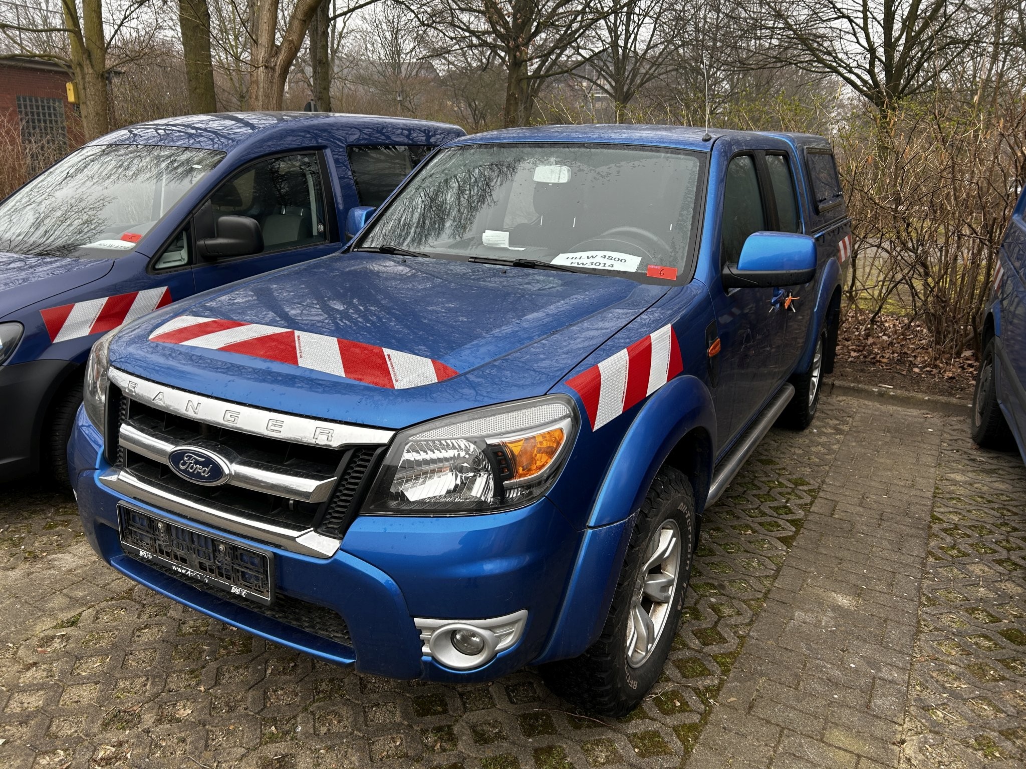 Dobrze utrzymane pojazdy komunalne, komunalne i innych władz publicznych-2