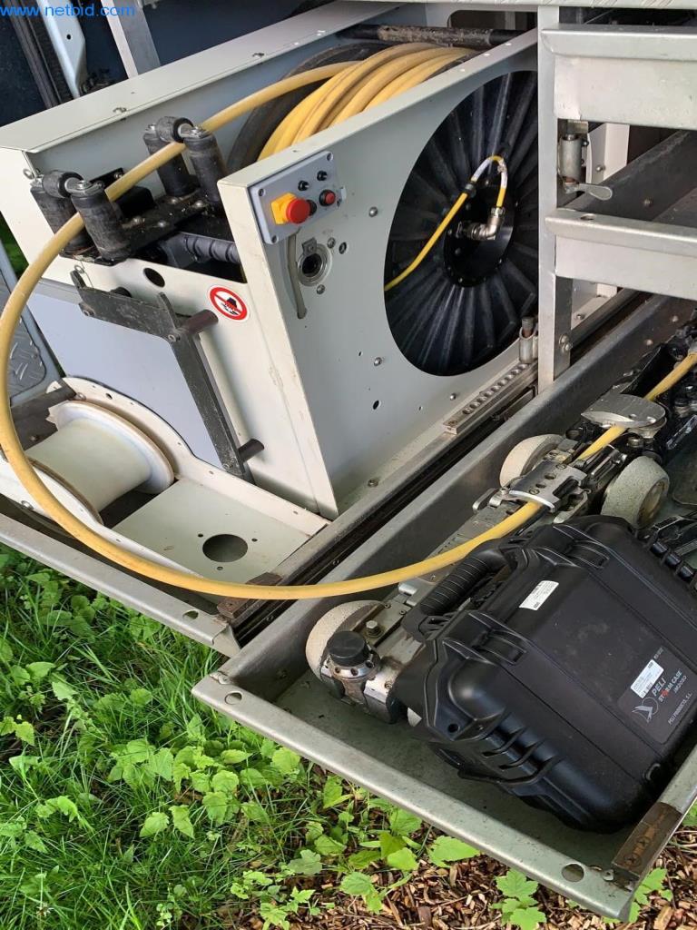 Dobrze utrzymane pojazdy komunalne, komunalne i innych władz publicznych-24