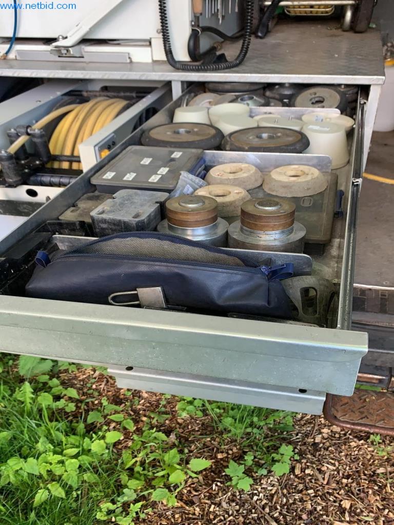 Dobrze utrzymane pojazdy komunalne, komunalne i innych władz publicznych-26