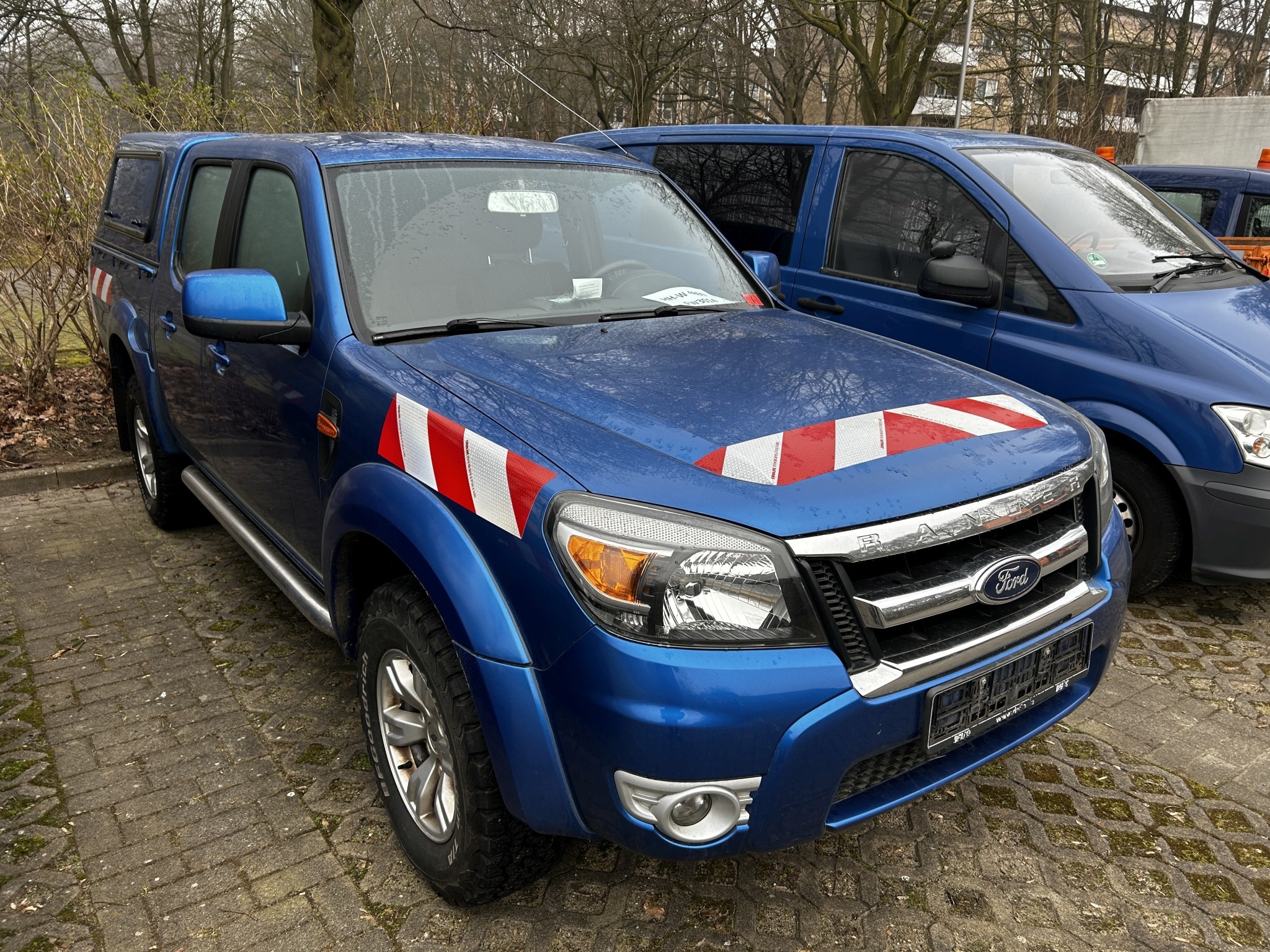 Dobrze utrzymane pojazdy komunalne, komunalne i innych władz publicznych-4