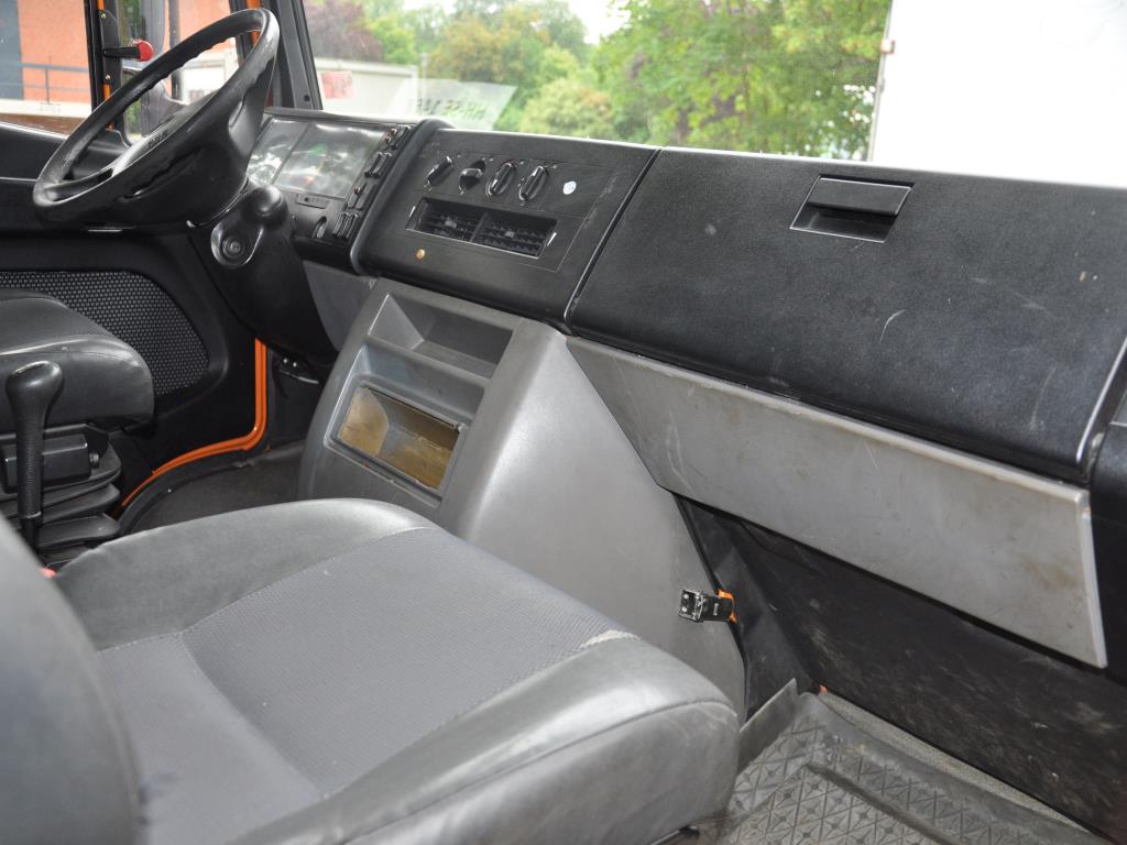 Hochwertiges Laborequipment der städtischen Wasserversorgung-9