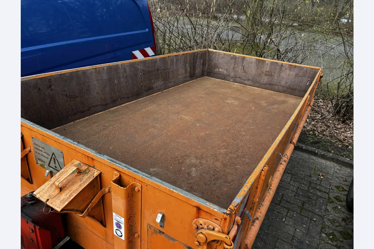 Diverse gemeentelijke voertuigen, werkplaatsvoertuigen, auto´s en apparatuur-10