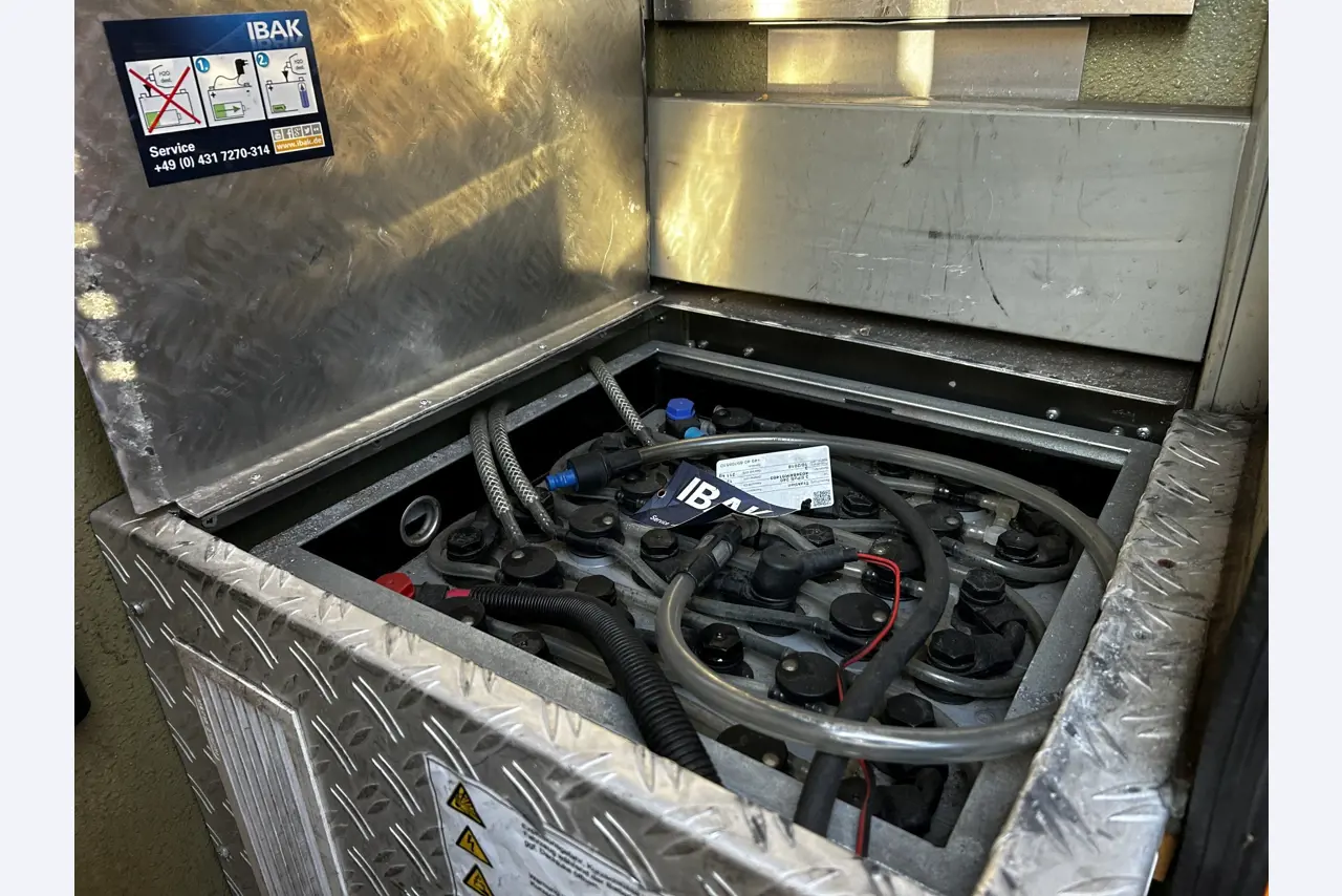 Various municipal vehicles, workshop vehicles and cars-29