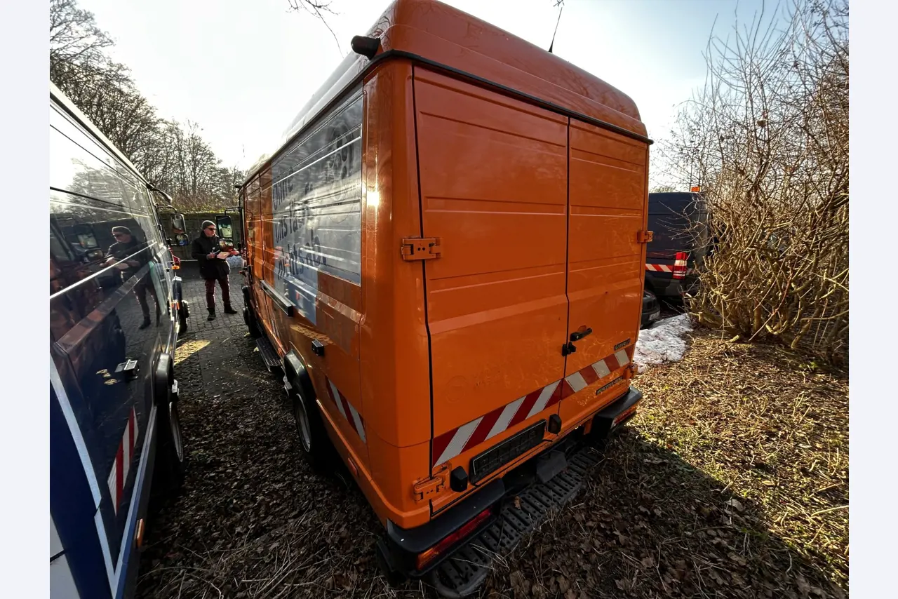 Div. Kommunalfahrzeuge, Werkstattfahrzeuge und PKW-9