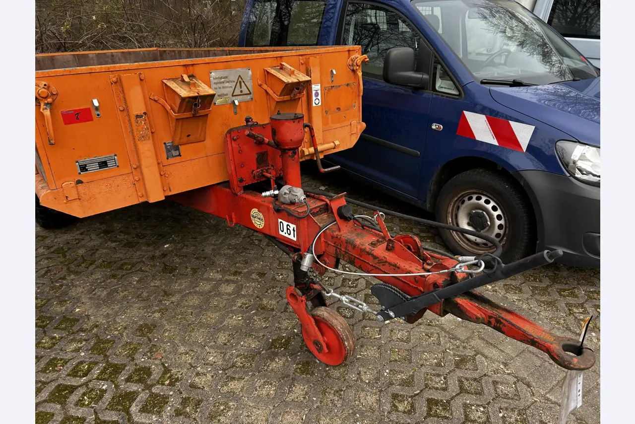 Diverse gemeentelijke voertuigen, werkplaatsvoertuigen, auto´s en apparatuur-3