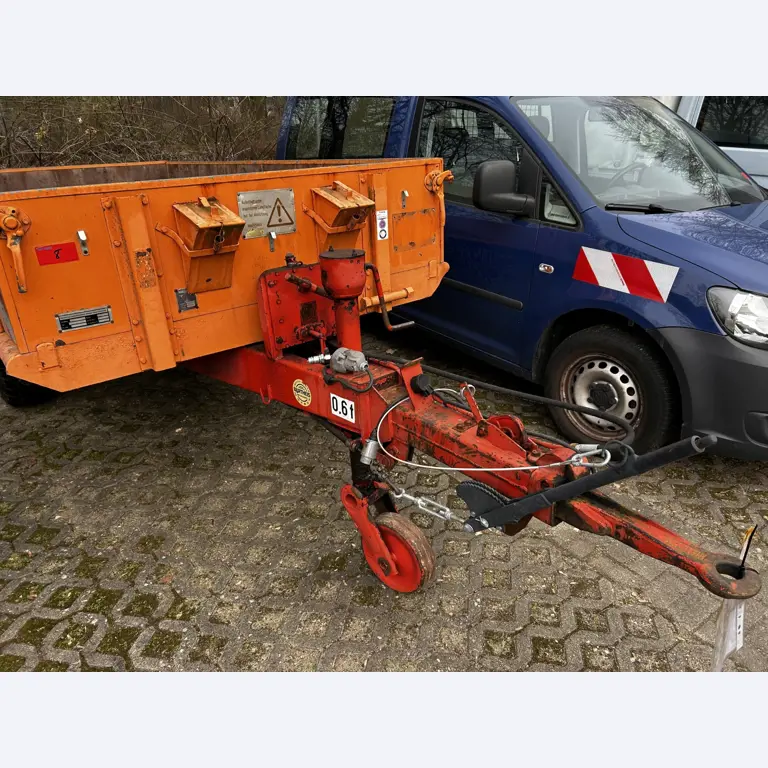 Diverse gemeentelijke voertuigen, werkplaatsvoertuigen, auto´s en apparatuur-3