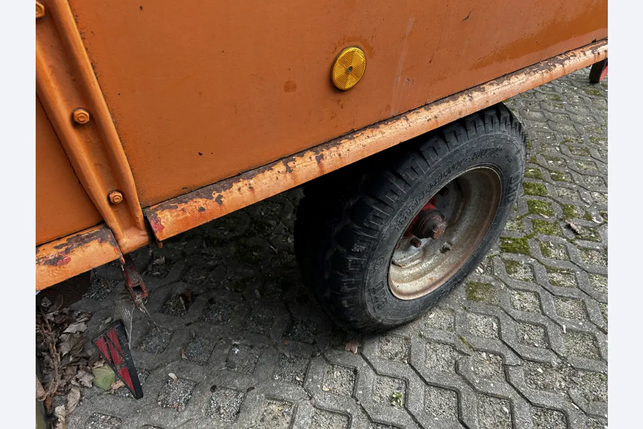 Diverse gemeentelijke voertuigen, werkplaatsvoertuigen, auto´s en apparatuur-5