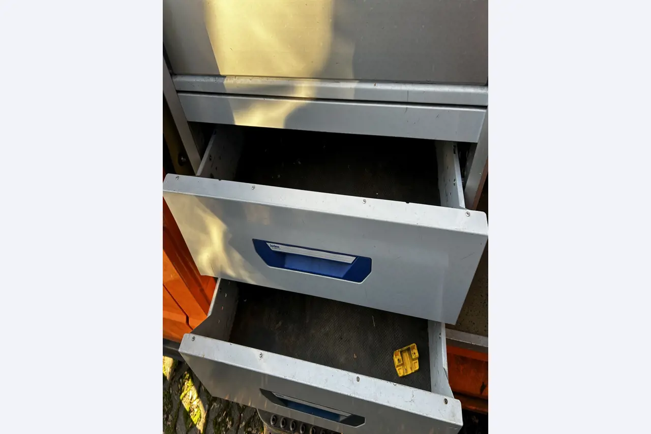 Div. Kommunalfahrzeuge, Werkstattfahrzeuge und PKW-30