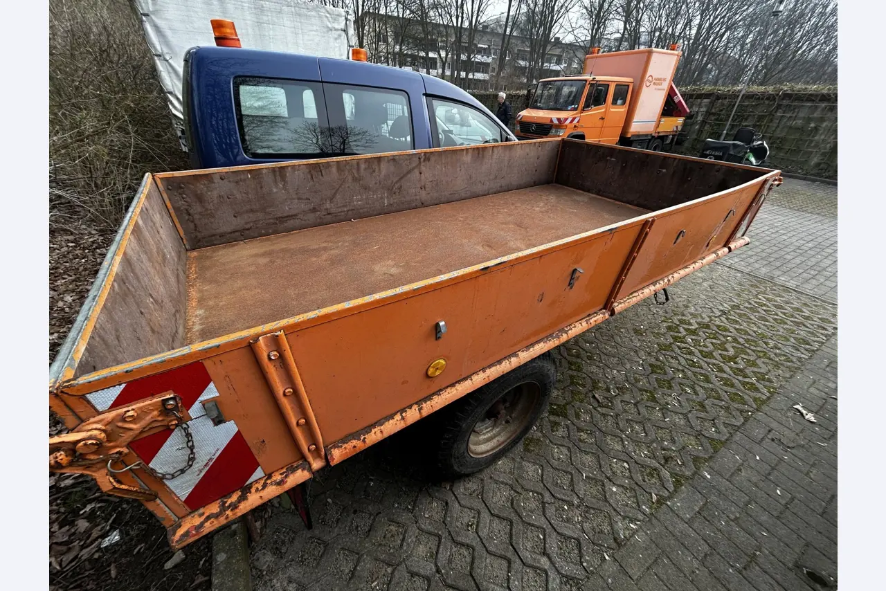 Diverse gemeentelijke voertuigen, werkplaatsvoertuigen, auto´s en apparatuur-6