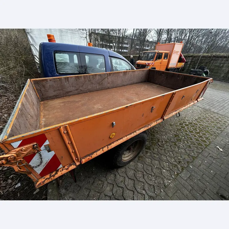 Diverse gemeentelijke voertuigen, werkplaatsvoertuigen, auto´s en apparatuur-6