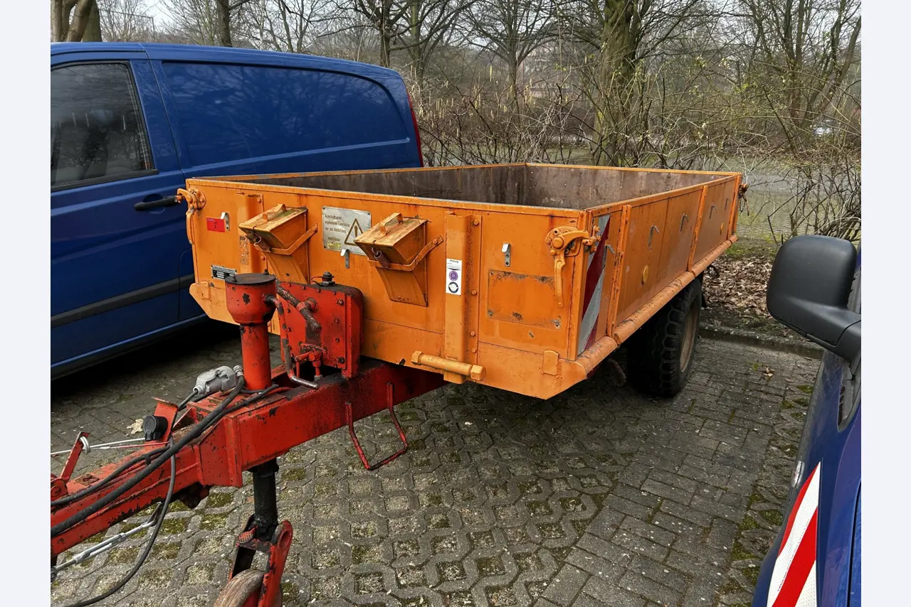 Diverse gemeentelijke voertuigen, werkplaatsvoertuigen, auto´s en apparatuur-8