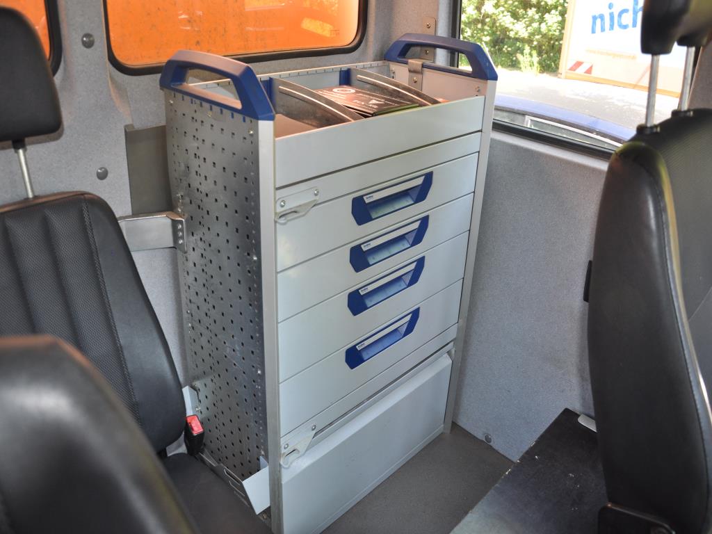 Hochwertiges Laborequipment der städtischen Wasserversorgung-11