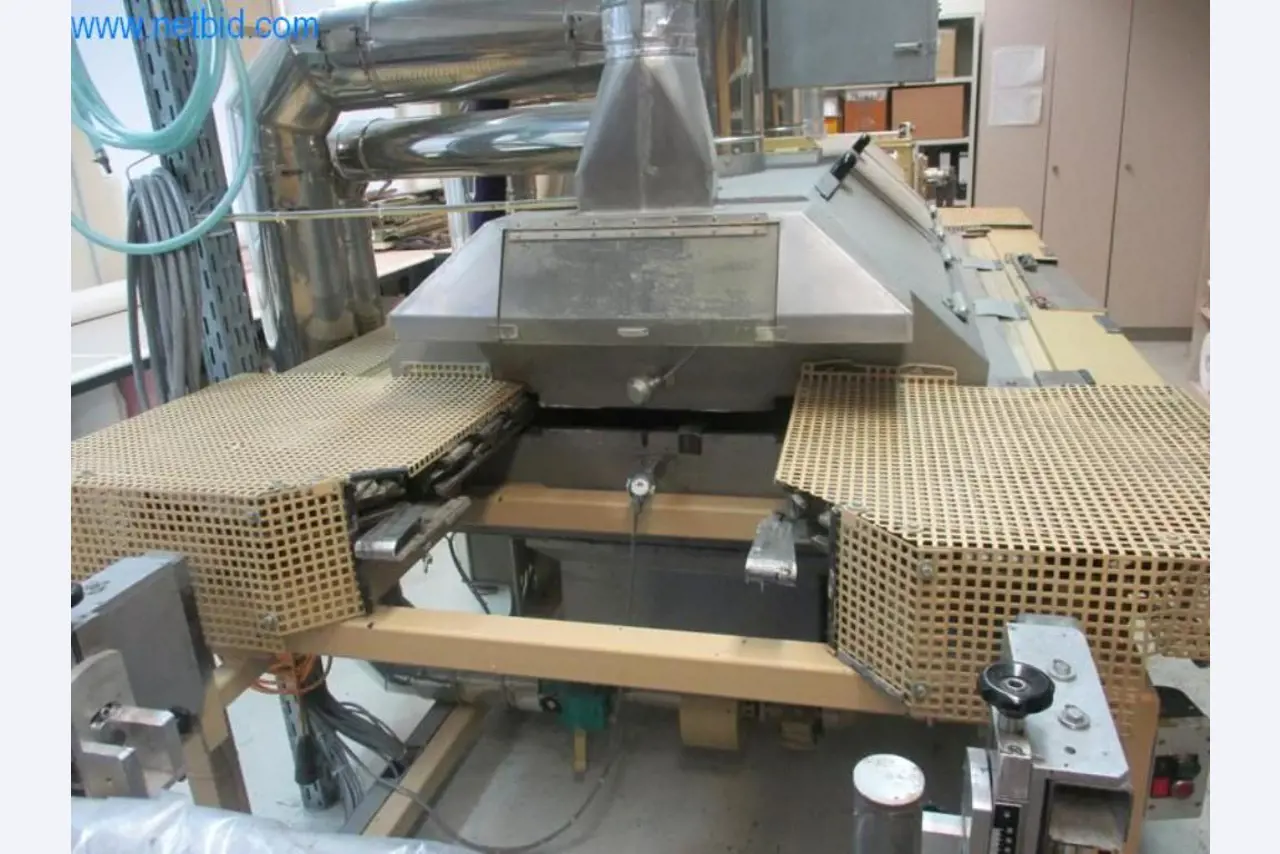 Machines voor het afwerken en vervaardigen van textiel-4