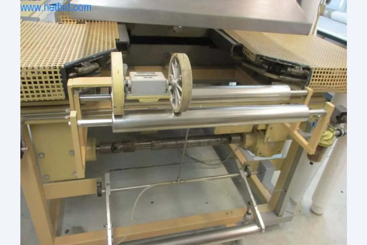 Machines voor het afwerken en vervaardigen van textiel-5