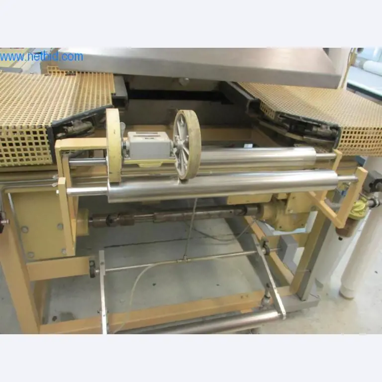 Machines voor het afwerken en vervaardigen van textiel-5