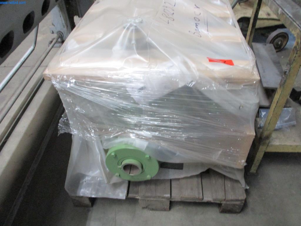 Maschinen zur Veredelung und Herstellung von Textilien-2