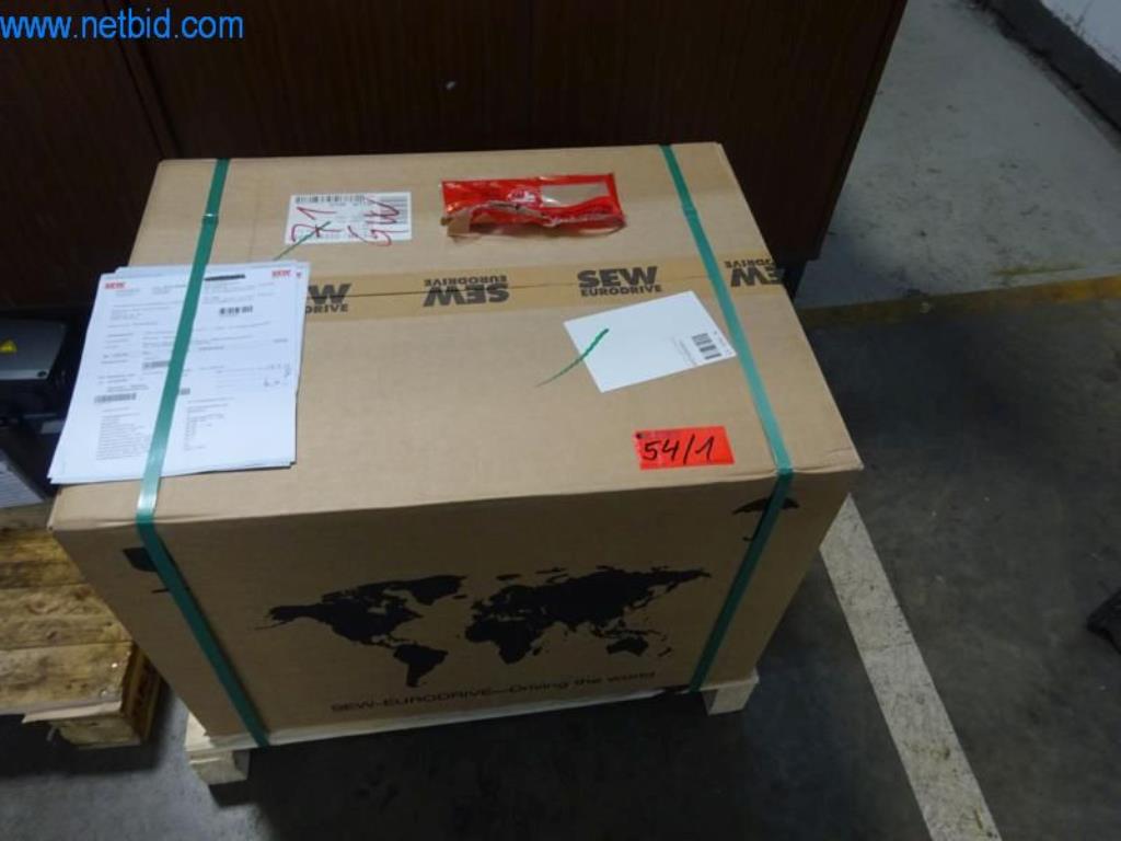 Maschinen zur Veredelung und Herstellung von Textilien-8