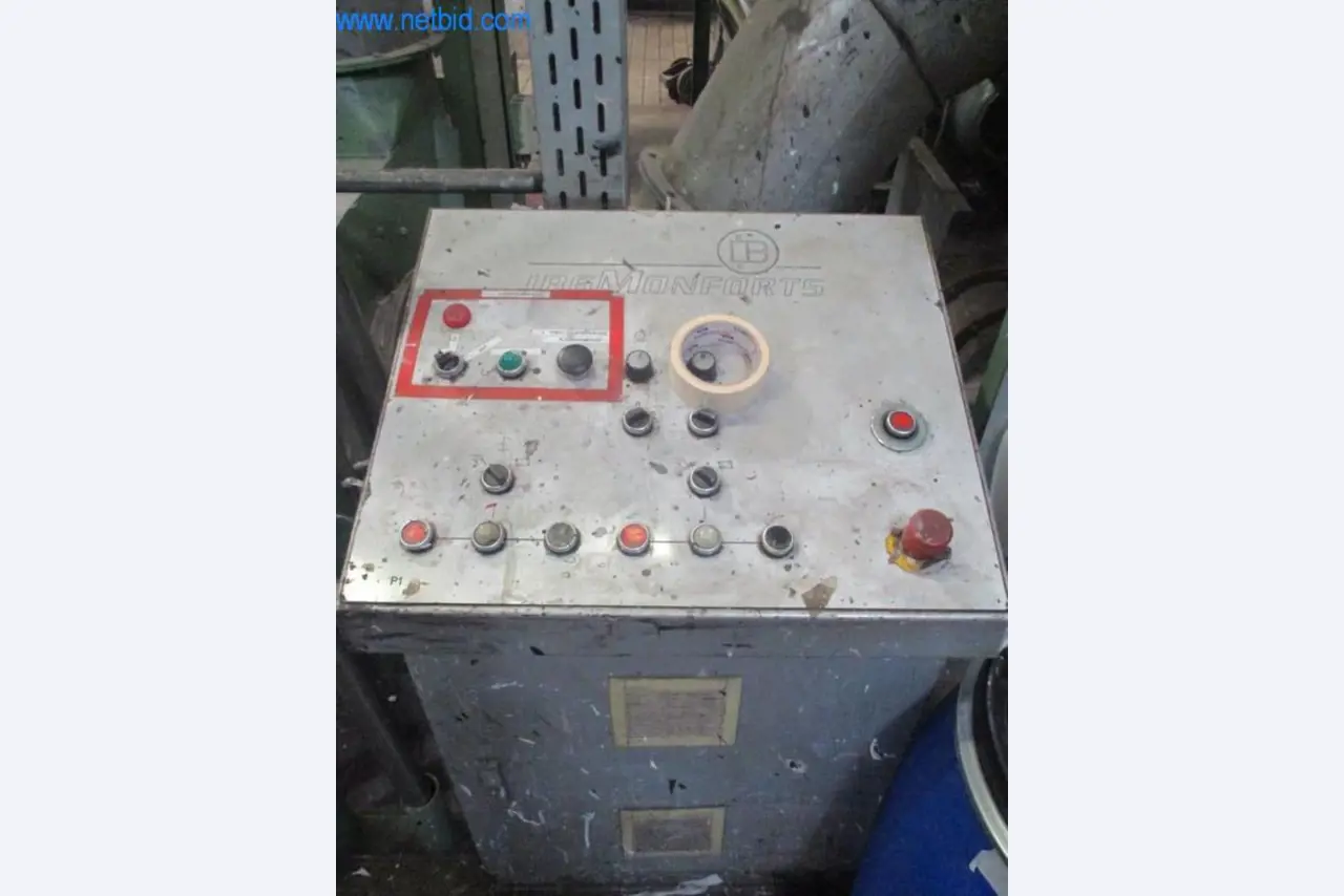 Stroje pro konečnou úpravu a výrobu textilií-16