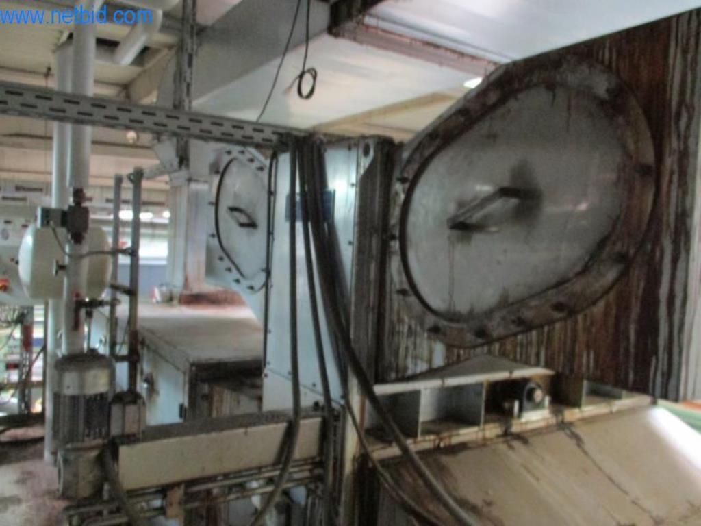 Maschinen zur Veredelung und Herstellung von Textilien-12