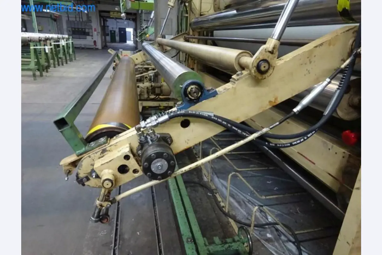 Maschinen zur Veredelung und Herstellung von Textilien-6